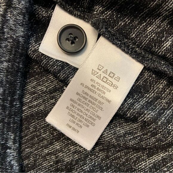 Tahari black heather v-neck lightweight sweater button-down back sz M - Picture 7 of 8